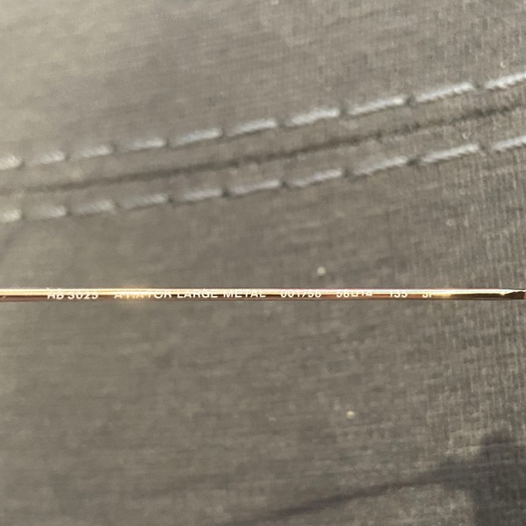 ❗️SOLD❗️Ray-Ban Unisex Aviator Sunglasses - Picture 6 of 7